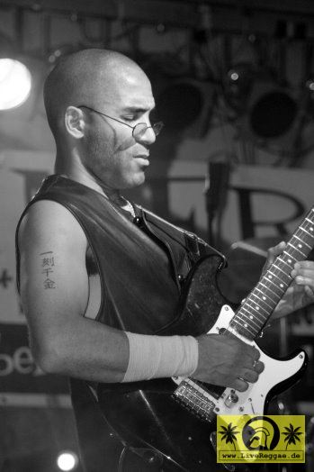 The Pioneers (Jam) with The Aces 10. This Is Ska Festival - Wasserburg, Rosslau 24. Juni 2006 (16).jpg